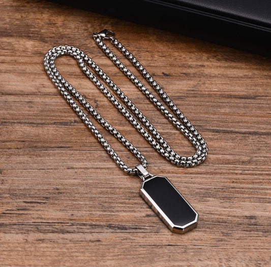 Frolics Rectangular black necklace